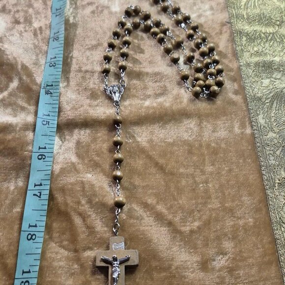 RARE Vintage Wooden Rosary with Wood Beads, Silver Jesus Large Carved Cross - Picture 5 of 6
